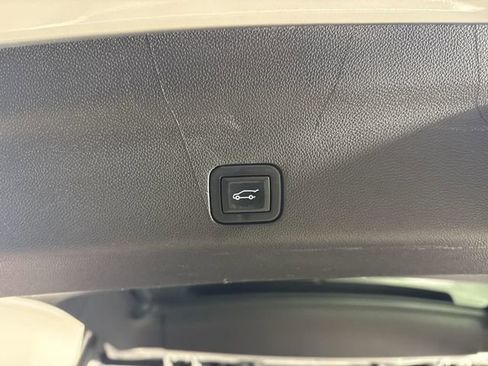 Used 2022 GMC Yukon AT4 image 36