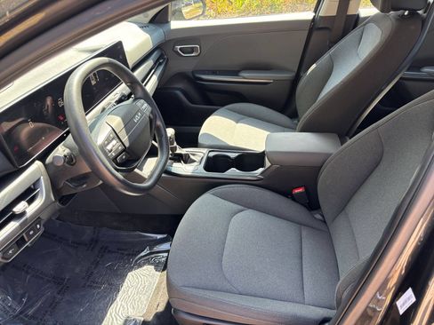 Used 2025 Kia K4 FWD image 29