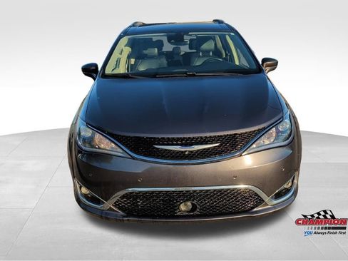 Used 2018 Chrysler Pacifica Touring-L Plus w/ Advanced Safetytec Group FWD image 8