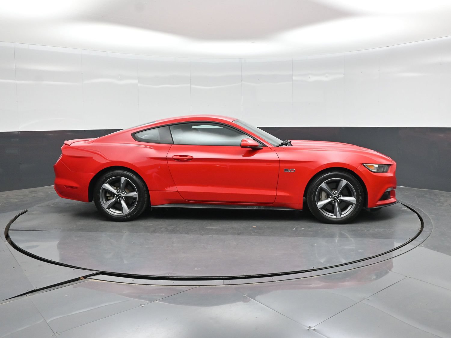 Used 2015 Ford Mustang GT RWD image 16