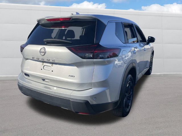 Used 2025 Nissan Rogue SV AWD/4WD image 9