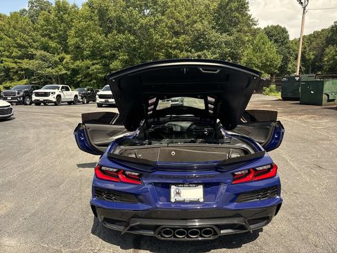 Used 2025 Chevrolet Corvette Z06 RWD image 35