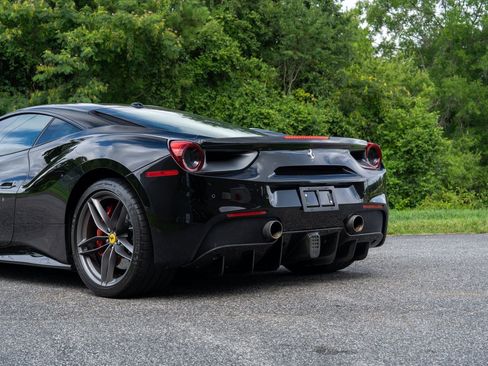 Used 2018 Ferrari 488 GTB RWD image 22