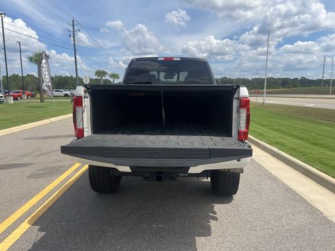 Used 2019 Ford F250 Lariat w/ Lariat Ultimate Package AWD/4WD image 7