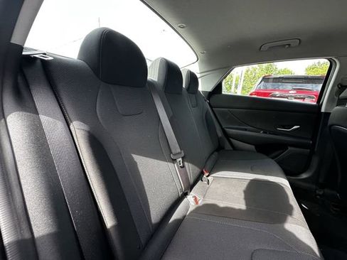 Used 2023 Hyundai Elantra SE FWD image 37