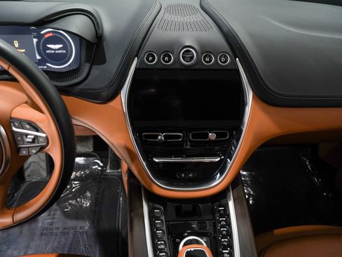 Used 2022 Aston Martin DBX AWD/4WD image 11