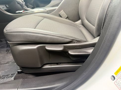 Used 2025 Buick Encore GX Preferred image 23