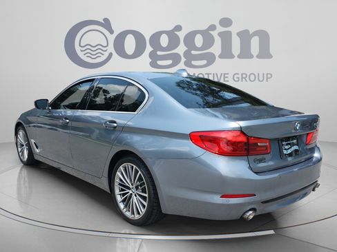 Used 2020 BMW 530i w/ Premium Package RWD image 3