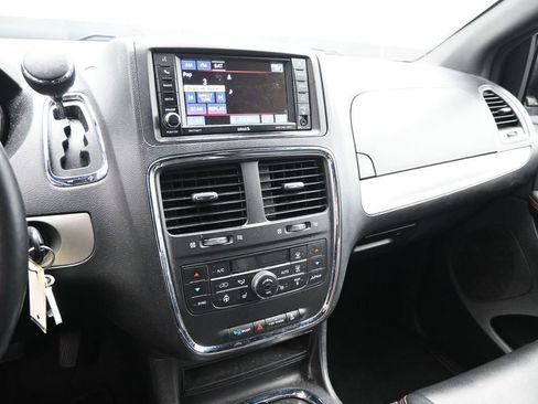 Used 2017 Dodge Grand Caravan GT FWD image 16