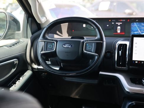 Used 2025 Ford Expedition Max Platinum AWD/4WD image 27