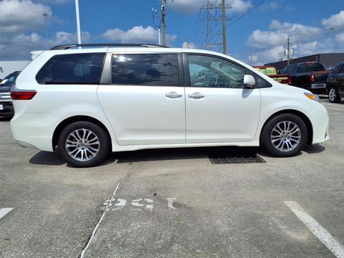 Used 2020 Toyota Sienna XLE FWD image 27