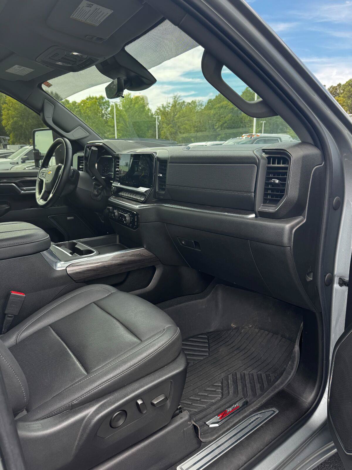 Used 2024 Chevrolet Silverado 2500 LTZ w/ LTZ Plus Package AWD/4WD image 30