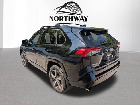 Used 2021 Toyota RAV4 SE w/ Weather & Moonroof Package AWD/4WD image 5
