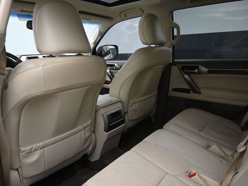 Used 2014 Lexus GX 460 image 2