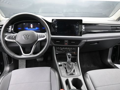 Used 2026 Volkswagen Jetta SE FWD image 14