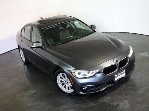 Used 2018 BMW 320i xDrive Sedan w/ Convenience Package AWD/4WD image 7