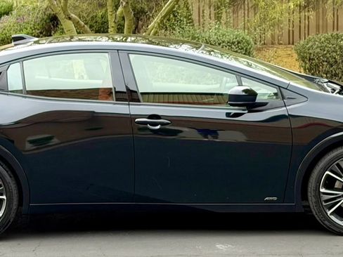 Used 2026 Toyota Prius XLE AWD/4WD image 4