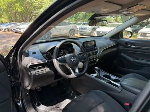 Used 2025 Nissan Altima 2.5 SV image 31