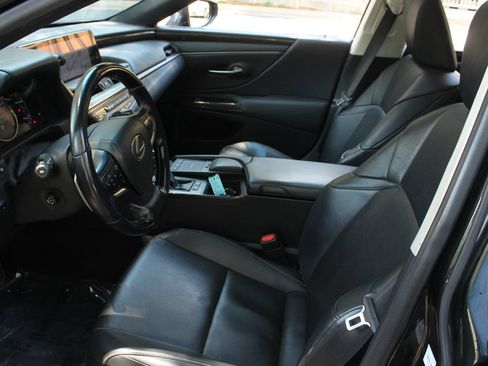 Used 2019 Lexus ES 300h w/ Premium Package FWD image 14