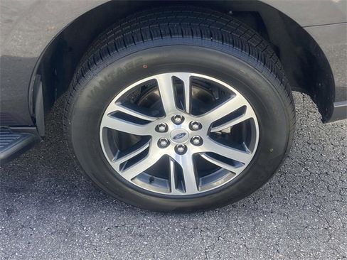 Used 2024 Ford Expedition Limited image 7