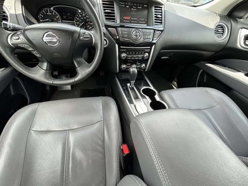Used 2017 Nissan Pathfinder SV FWD image 19