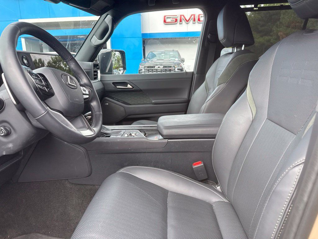 Used 2026 Lexus GX 550 AWD/4WD image 14