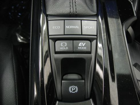 Used 2025 Toyota Camry XLE image 17