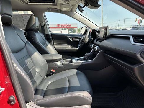 Certified 2020 Toyota RAV4 XLE Premium AWD/4WD image 16