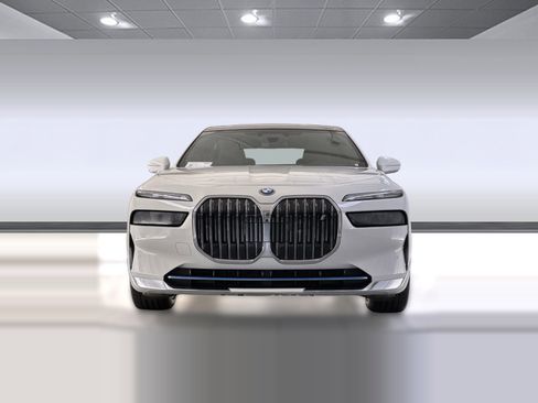 Certified 2023 BMW i7 xDrive60 w/ Executive Package 2 AWD/4WD image 5