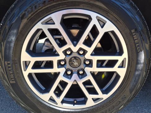 Used 2025 Ford Expedition Active AWD/4WD image 7