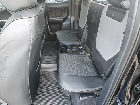 Used 2017 Toyota Tacoma SR5 RWD image 9