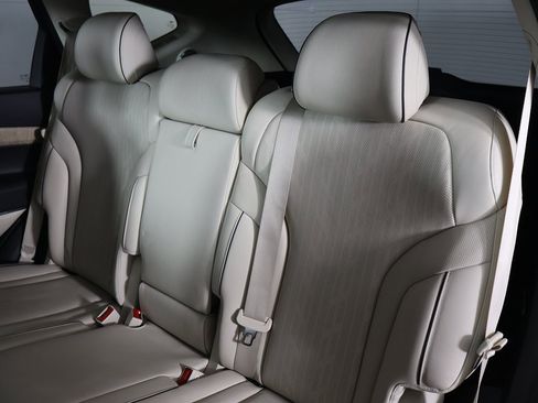 Used 2023 Genesis GV80 2.5T w/ Prestige Package image 39