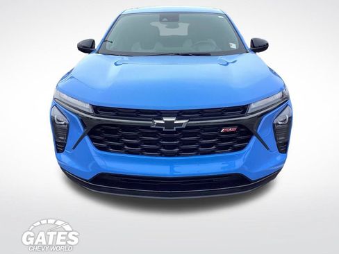 Used 2024 Chevrolet Trax RS FWD image 2