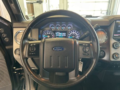 Used 2015 Ford F350 Lariat image 16