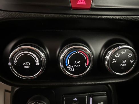 Used 2017 Jeep Renegade Trailhawk image 29