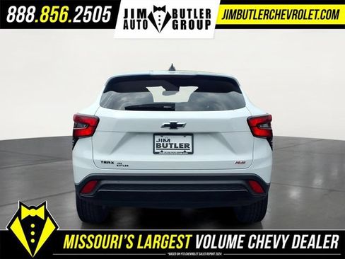 Used 2024 Chevrolet Trax RS w/ Sunroof Package FWD image 21