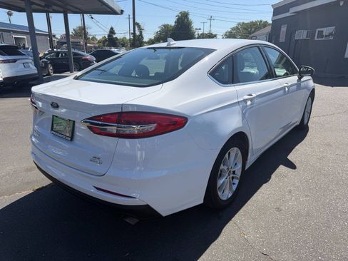 Used 2019 Ford Fusion SE FWD image 5