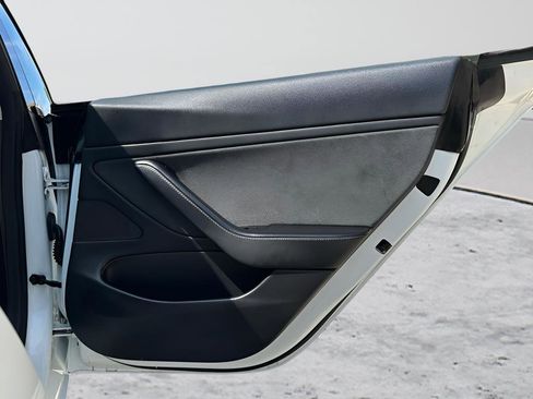 Used 2018 Tesla Model 3 Mid Range image 27