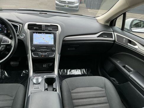 Used 2019 Ford Fusion SE image 16