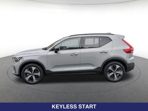 Used 2024 Volvo XC40 B5 Core AWD/4WD image 10