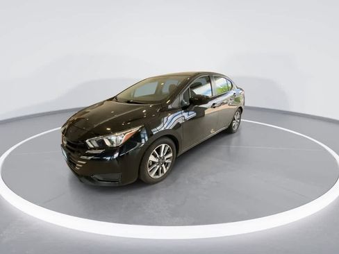 Used 2023 Nissan Versa SV FWD image 4