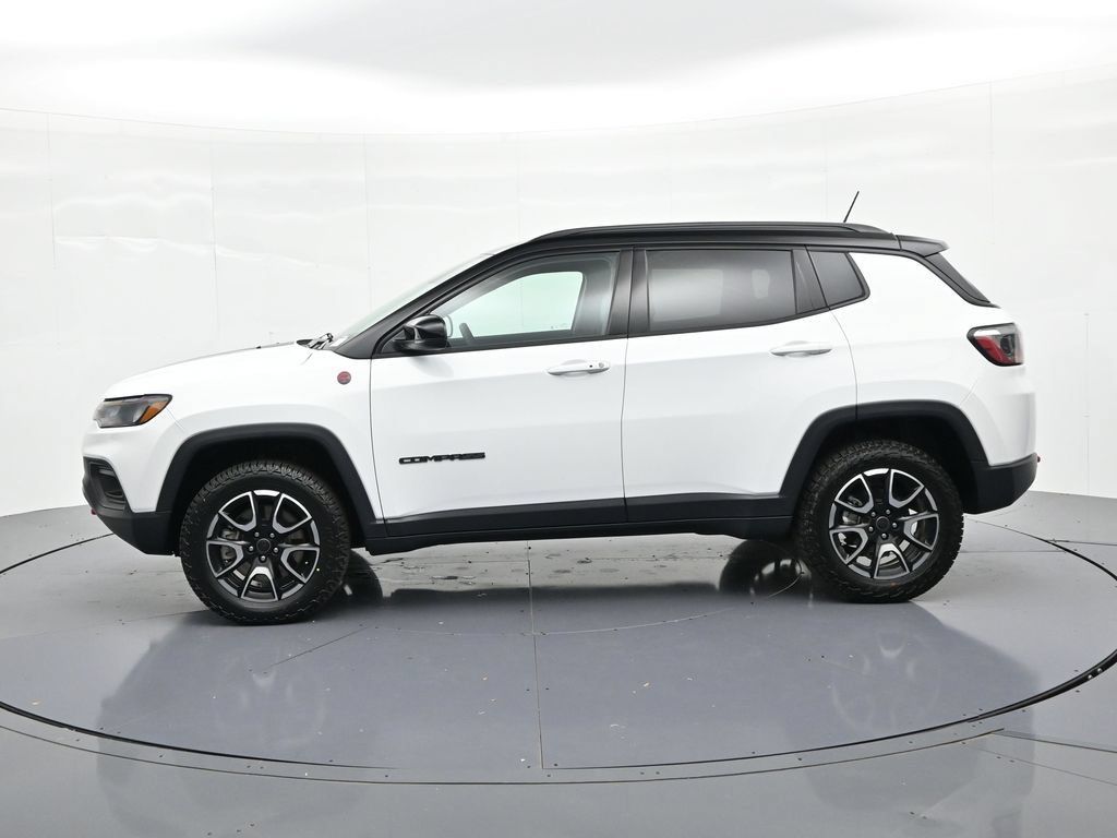 Used 2025 Jeep Compass Trailhawk AWD/4WD image 8