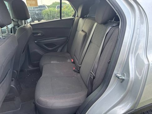 Used 2022 Chevrolet Trax LS w/ Tint and Cruise Package FWD image 9