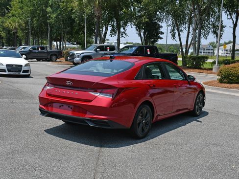 Used 2022 Hyundai Elantra SEL FWD image 4