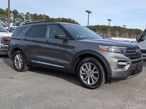 Certified 2023 Ford Explorer XLT w/ Equipment Group 202A image 3