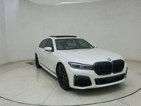 Used 2022 BMW 740i w/ M Sport Package image 67