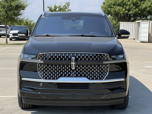 New 2025 Lincoln Navigator L Reserve image 13
