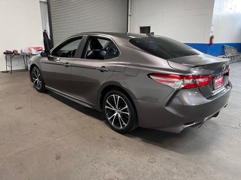 Used 2019 Toyota Camry SE w/ Convenience Package FWD image 5