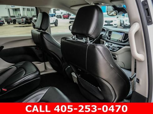 Used 2024 Chrysler Pacifica Limited FWD image 44