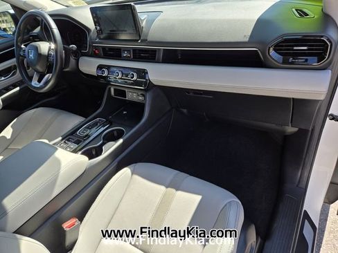 Used 2024 Honda Pilot Touring image 22